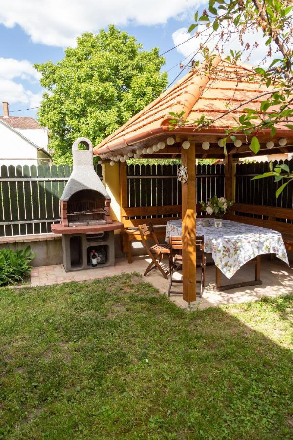 Vanilia Apartman Еґер Екстер'єр фото